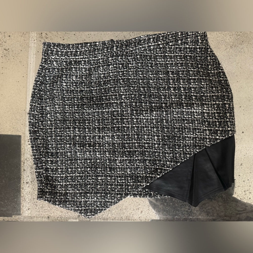 Chic Black and White Tweed Skirt